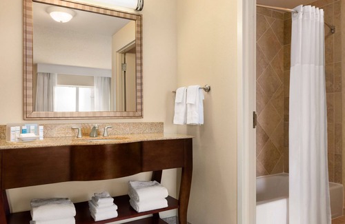 Sterling Hotel | Hampton Inn & Suites Washington-Dulles International Airport