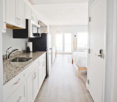 Hampton Apartment | Hampton Tides-Ocean View-Top Floor With Balcony
