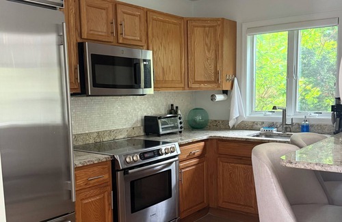 Hampton Bays House | Hamptons Getaway 3 Bed 2 Bath with Hot Tub