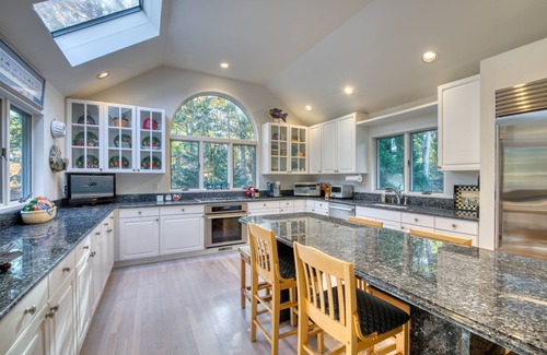 Hampton Bays House | Hamptons - Pool & Private Tennis Court, Hot Tub, 2 Pickleball Courts