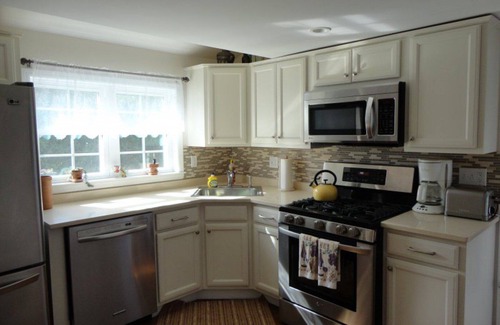 East Quogue House | HAMPTONS RETREAT *POOL & HOT TUB*