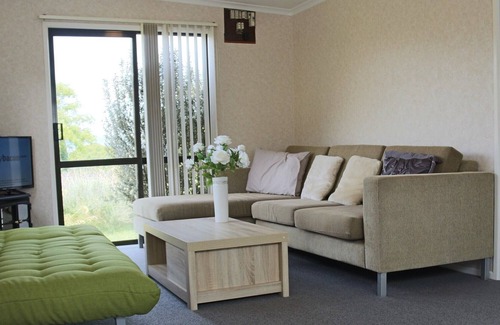 Hamurana Cottage | HAMURANA HAVEN - HAMURANA HOLIDAY HOME, family friendly in Hamurana