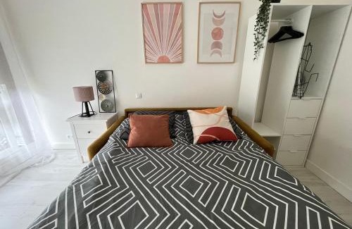 Le Chesnay Apartment | HanaHome 2 adultes parking privé business & tourisme