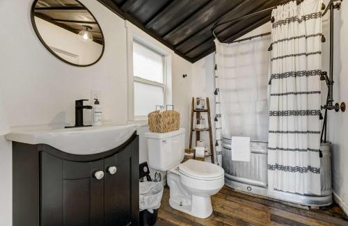 Central Colorado Springs Apartment | Hancock Cottage BBQ Private Patio Fast WiF