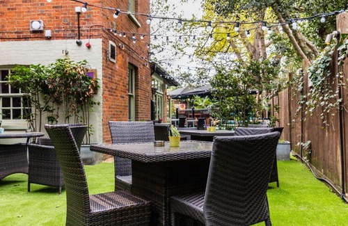 Weybridge Hotel | Hand and Spear