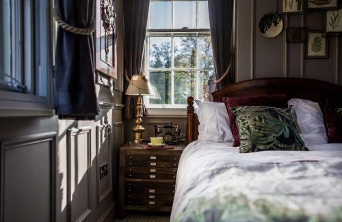 Weybridge Hotel | Hand and Spear