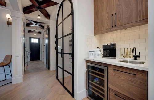 Folsom House | Hand Crafted Colonial-Style Home in The Heart of Folsom