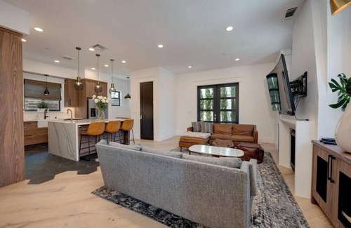 Folsom House | Hand Crafted Colonial-Style Home in The Heart of Folsom