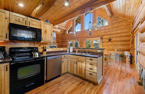 Custer Cabin | Hand-Hewn Log Cabin on 21 Secluded Acres. 1 Mile from Wind Cave NP