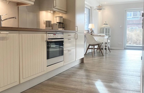 Toenning House | Handicapped accessible and tastefully furnished vacation home for 4 people
