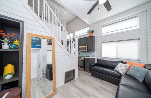 Parker Strip House | Hang Up & Hang Out