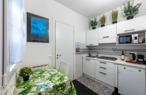 Corniglia Apartment | Hanging Garden with Air Conditioning