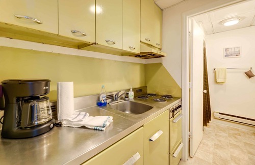 Emerald Isle Apartment | 'Hannah's Place' - Quaint & Cozy Apt by the Beach!