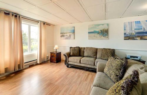 Emerald Isle Apartment | Hannahs Place - Quaint and Cozy Apt by the Beach!