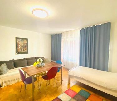 Region Hannover District Apartment | HannoverMesseApartment 2 bedroom and a balcony