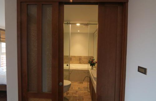 Quang An Apartment | Hanoi Seasons House 03 bedroom for rent in Westlake