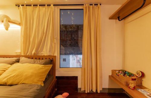 Hang Dao Apartment | HanoianHearths - SuperCenter - Spacious- Projector