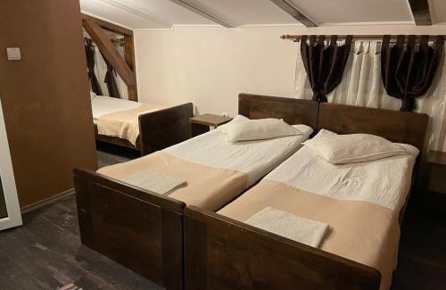 Slimnic House | Hanul La Cetate - Cazare pentru muncitori și delegați
