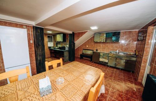 Rucar House | Hanul Veseliei