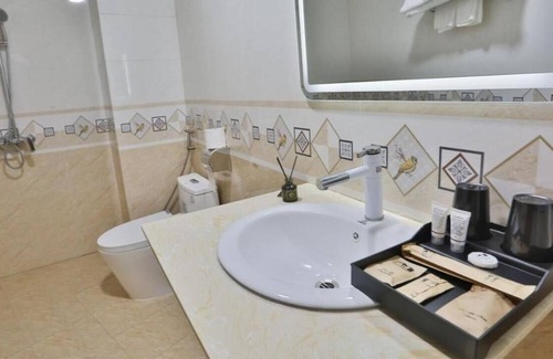 Van Mieu Hotel | HANZ Light House Hotel & Apartment