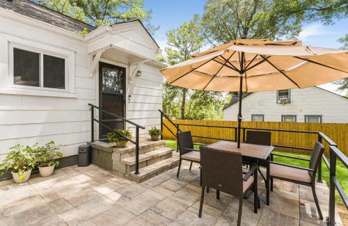 Hapeville House | Hapeville Hideaway - Relaxing yard, airport nearby