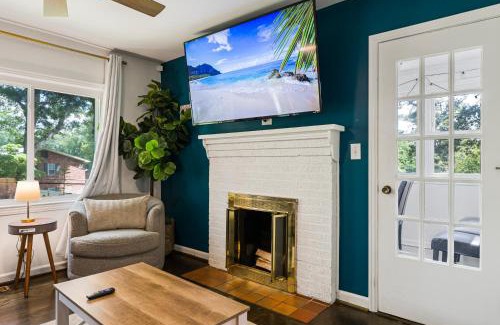 Hapeville House | Hapeville Hideaway - Relaxing yard, airport nearby