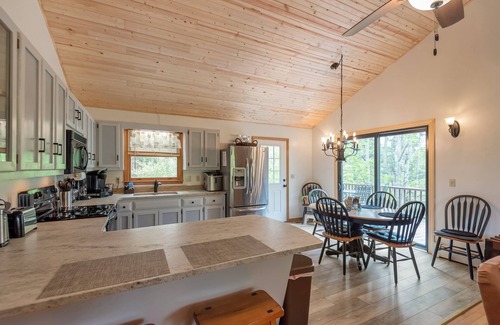 Fleetwood Cottage | HappiNest: Hot Tub + Fire Pit + Mountain Views