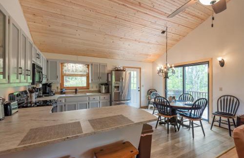 Fleetwood House | HappiNest- Hot Tub, Fire Pit, Mountain Views