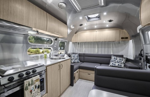 Mayhew House | Happy Camper by AvantStay | Main Home + Airstream