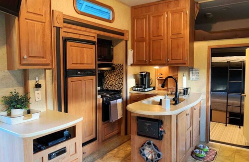 Shelton House | Happy Campers