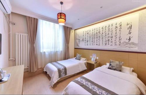 Dongsi Hotel | Happy Dragon City Center Alley Hotel -In the city center with big window&heater, ticket service&Free Coffee&Food recommendation,Near Tian Anmen Forbiddencity,Easy to get traditional Walking area&Shichahai