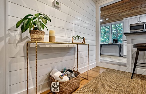 Highlands House | Happy Hiker, Nearby hiking, NEW FIREPIT, Modern renovation, Dog Friendly