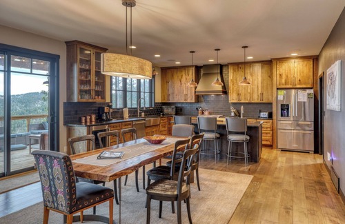 Deadwood House | Happy Hour Hideaway - Magnificent Mountain Views!