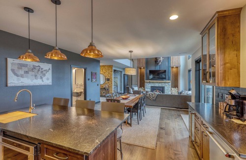 Deadwood House | Happy Hour Hideaway - Magnificent Mountain Views!