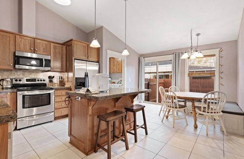 Baker City House | Happy House - Cozy Family Home
