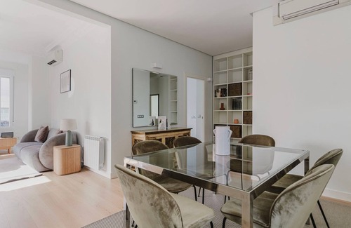 Salamanca Apartment | Happy Lista 2BR w/A/C, 5 min from El Retiro Park, by Blueground