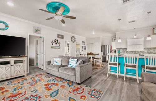Surfside Beach Condo | Happy Ours-Beautiful beach front condo in Surfside Beach, Texas.