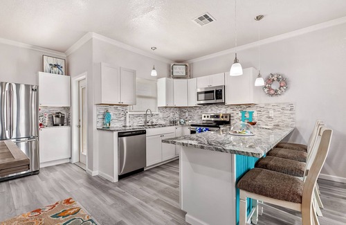 Surfside Beach Condo | Happy Ours-Beautiful beach front condo in Surfside Beach, Texas.