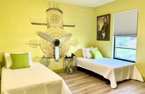 Sanford House | Happy Palette Home Close to downtown Fenced yard