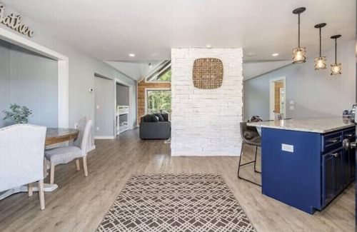 Glenwood House | Happy Times on the Caddo Rivers Edge…. Hot tub !!