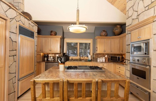 Warrior's Mark West House | Happy Trails Lodge Home: Large, Stylish, Hot Tub