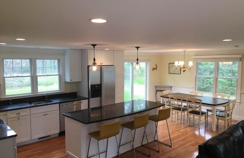 West Chatham House | Happy Yellow House - Family and pet-friendly; walkable to Ridgevale Beach