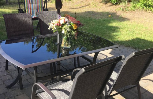 West Chatham House | Happy Yellow House - Family and pet-friendly; walkable to Ridgevale Beach