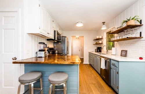 Harbert House | HARBERT PRIVATE LAKEFRONT HOME WITH PRIVATE HOT TUB!