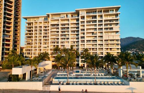 Las Glorias Apartment | Harbor 13008A Artistic beachfront studio by Moikkarentals