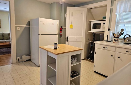 Bar Harbor Apartment | Harbor Breeze B - nicely-renovated upstairs apartment in Bar Harbor