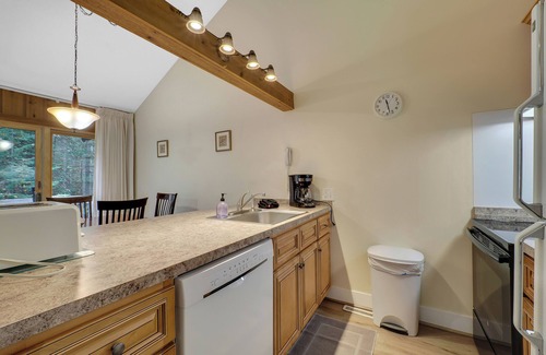 Menonaqua Beach Condo | Harbor Cove #11, Near Skiing, Golf & Downtown