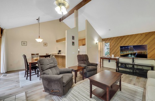 Menonaqua Beach Condo | Harbor Cove #19, Near Skiing, Golf & Downtown