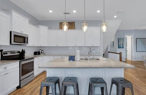 Holmes Beach House | Harbor Haven! Pool with with water slide! Sleeps 14!