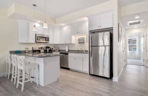 Hampton Condo | Harbor Haven | Walk to Beach | A/C | 1 Level